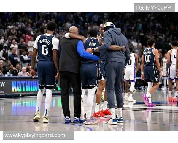 独行侠机器人功夫表演意外失灵欧文一推竟然趴下了 独行侠机器人功夫表演意外失灵欧文一推竟然趴下了