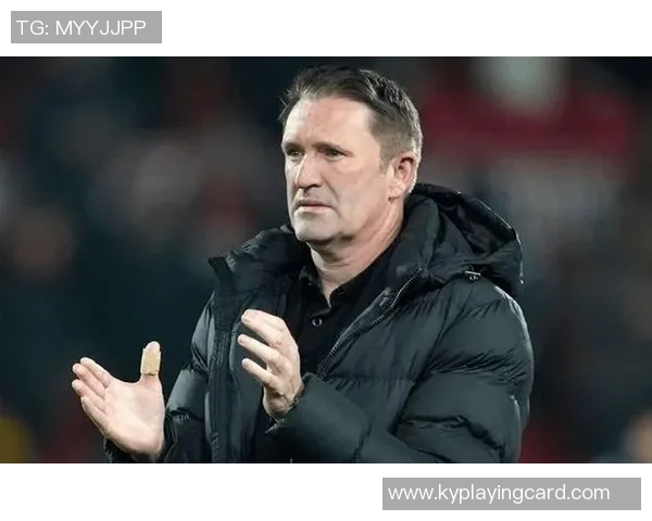 匈牙利费伦茨瓦罗斯足球俱乐部宣布与主帅罗比基恩续约成功