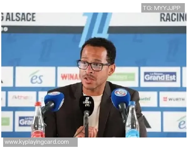 斯特拉斯堡主帅被切尔西挖走球迷愤怒表达不满情绪