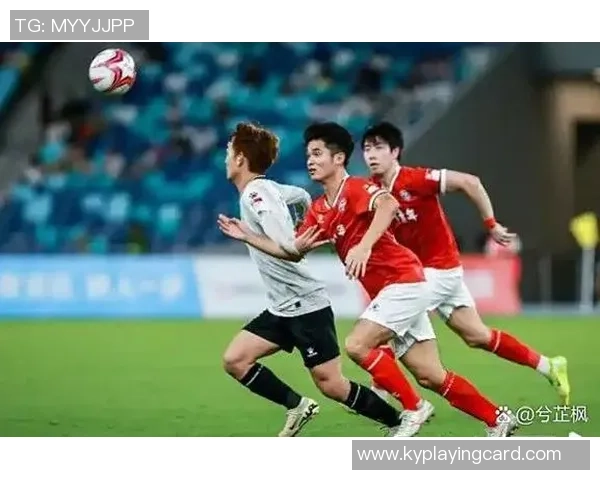 范志毅亲临嘉兴足球联赛开幕式为揭幕战激情开球助威 范志毅亲临嘉兴足球联赛开幕式为揭幕战激情开球助威